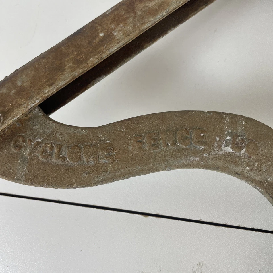 Antique Cyclone Fence Company 20 B Barbwire Post Tree Metal - Image 2 of 4