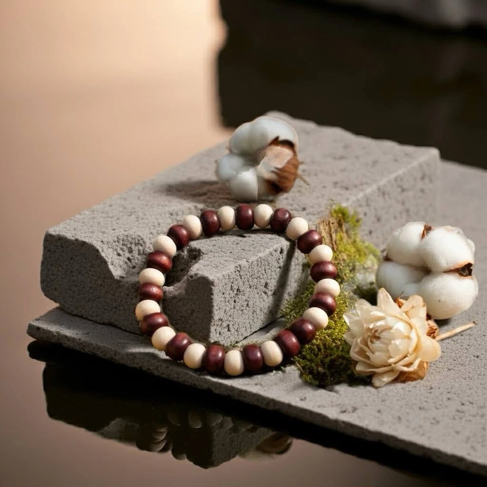 PULSERA BOHEMIA DE MADERA EN BLANCO Y MARRÓN 16/17cm - Imagen 2 de 4