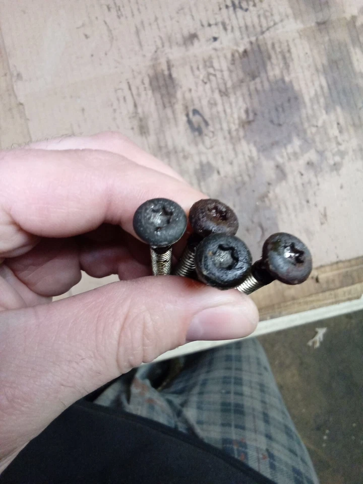 98-02 Volvo V70 B5244t 2.4 pernos de bomba de aceite S70 B52 tornillos Foto 3 de 4