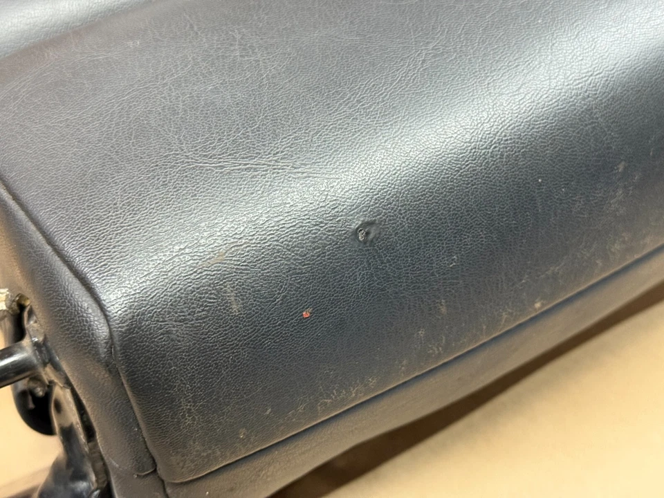 Dodge Charger SRT8 2006-2010 gris pizarra cuero gamuza asiento trasero reposabrazos trasero Foto 2 de 4