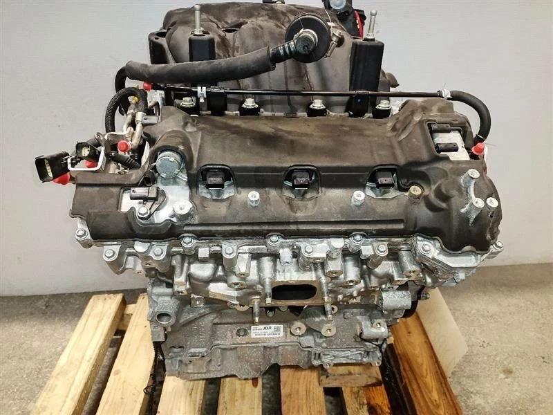 3.6L V6 Gasoline Engine from 2023 Cadillac XT5 10502114 Foto 3 de 4