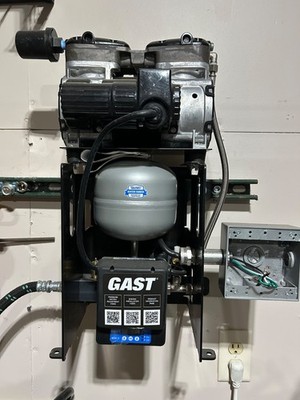 GAST Electric Air Compressor: 0.5 hp, 1 Stage, Horizontal, 0.53 gal, 2.5 cfm, 55