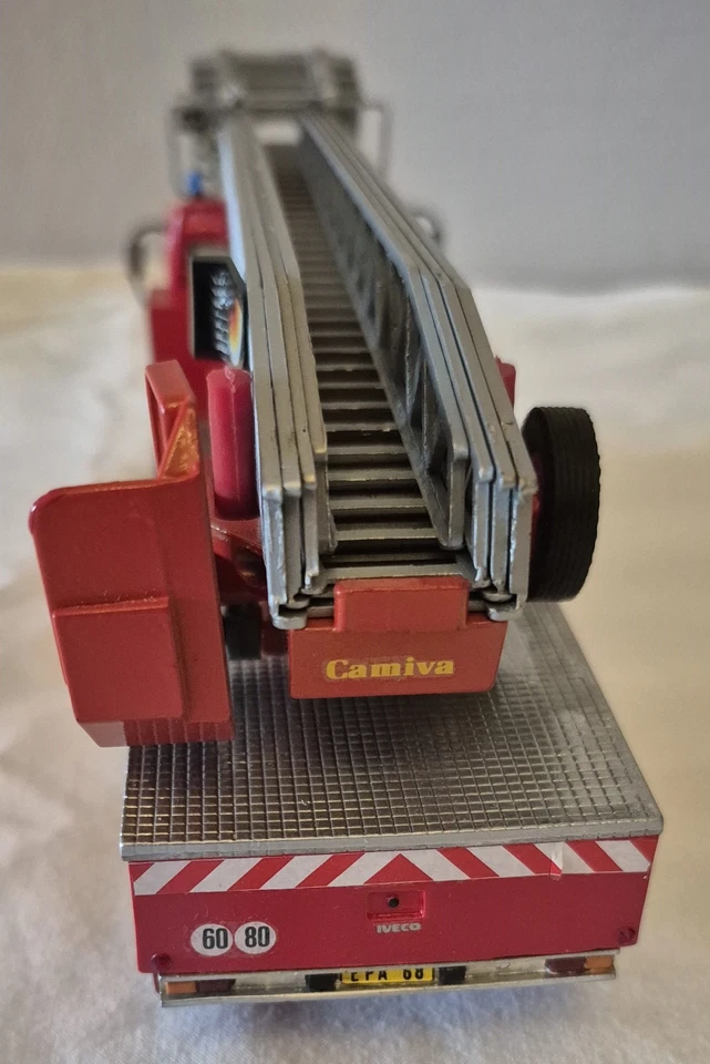 Miniature BSPP pompiers Paris EPA Iveco MVI K108 - Photo 4/4