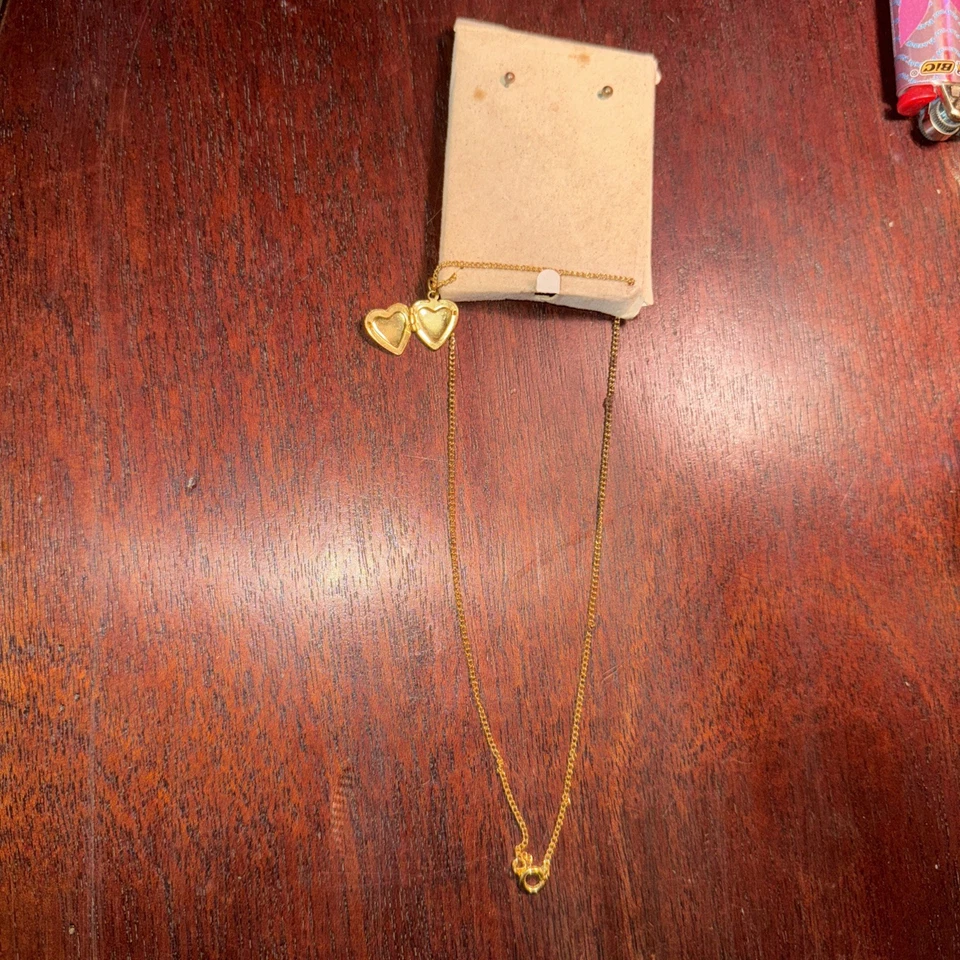 Women’s Heart Locket Necklace , Not Sure If Real Gold , Chain Has A Bad Spot. - Image 4 of 4