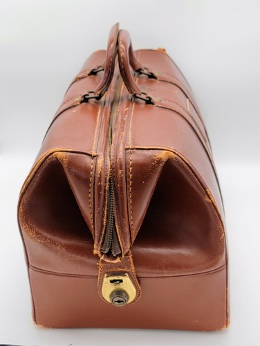 Classic Doctor's Bag with top grain leather & Irish linen. By McBrine (Canada) - Picture 3 of 11