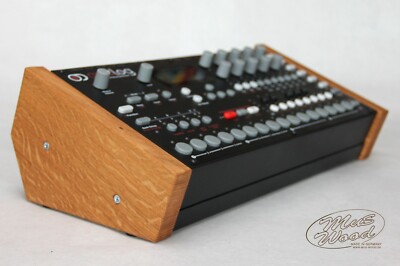 Ständer für Elektron Analog Four / Analog Rytm / Octatrack. Modell ''Oak''
