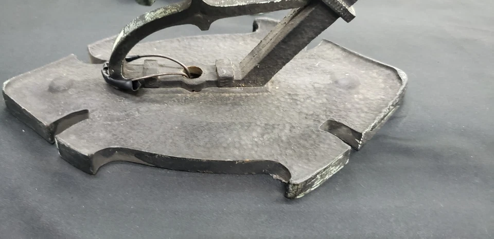 Pair of Bronze Gothic Style Wall Sconces - Изображение 3 из 4