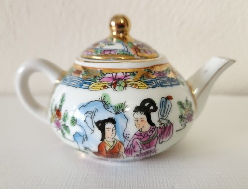 Vintage Porcelain Miniature Chinese 8 Piece Tea Set in Brocade Box - Picture 8 of 24