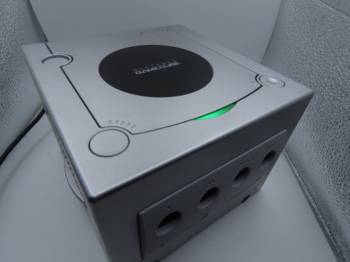 Nintendo Gamecube LED Controller Port Mod - Battery modification and LED MOD - Picture 4 of 24