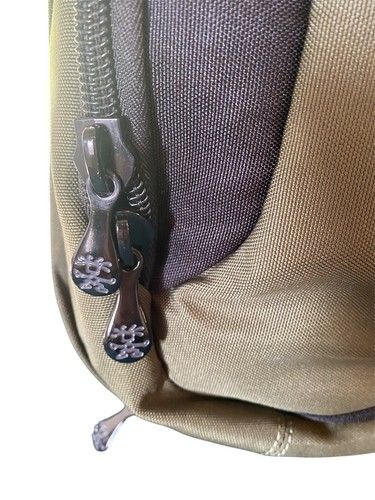 Crumpler Dry Red No. 5 Backpack Olive Green Laptop Travel Bag Opened Not Used - Picture 6 of 11