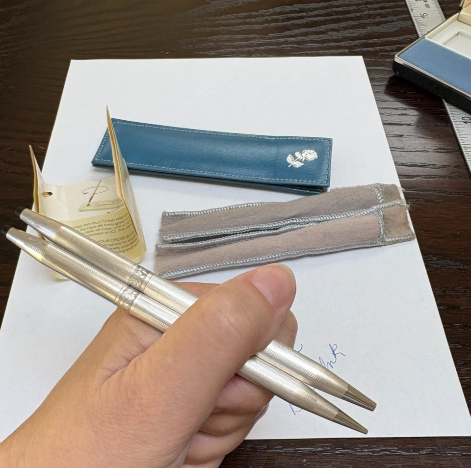 DE COLECCIÓN 1970 ROSA Y FUNDA CRUZ PLATA ESTERLINA BOLÍGRAFO Y LÁPIZ DAMAS CONJUNTO EN CAJA NUEVO EN CAJA Foto 4 de 4