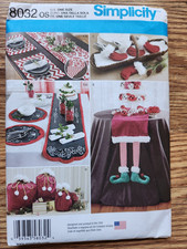 Simplicity 8032 Christmas decor table runner, placemats, mini stockings. bags