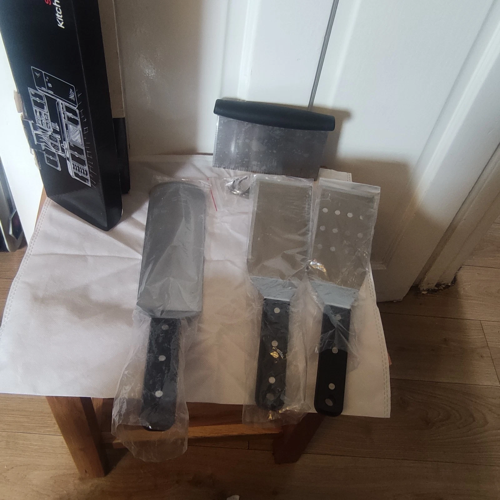 Herogo 4 Griddle Spatula Set For BBQ ( New But Box Damaged