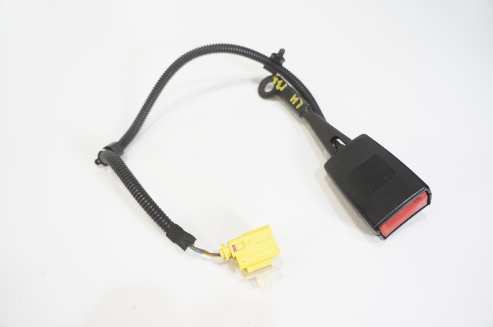 06-2012 Bentley Continental Flying Spur Front Left Driver Side Seat Belt Buckle