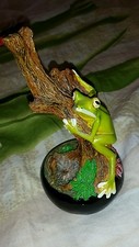 Climbing Green Tree Frog on a Log Garden Home figurine 6"