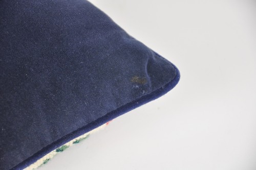 ALMOHADA Lanzamiento Medio Oeste Azul Marino Terciopelo Azul Marino 40 días/noches Parte posterior - Imagen 4 de 5