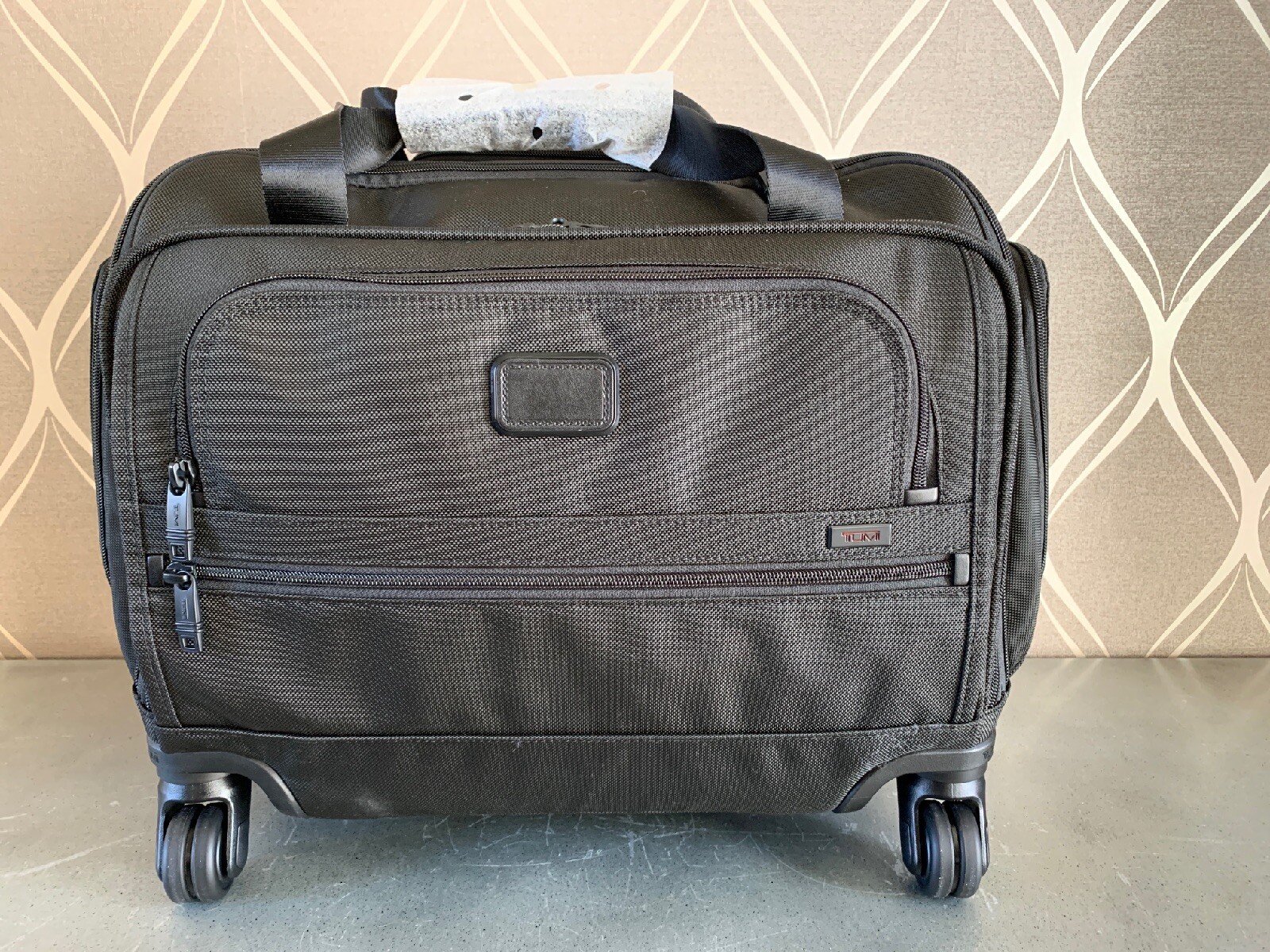 tumi alpha 2 4 wheel compact brief