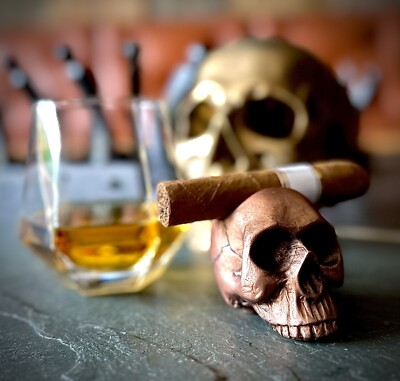 Totenkopf Totenschädel Zigarrenhalter  Zigarrenbank  *Kupfer