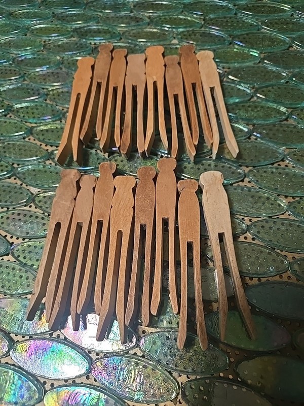 16 Vintage Wooden Clothes Pins Round Head Flat Body ~ 4" Long