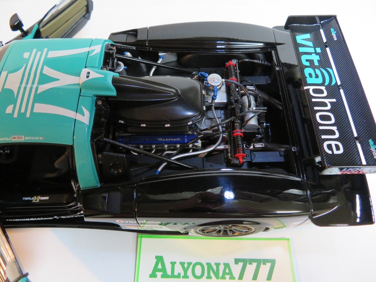 AUTOart SIGNATURE 1/18 Maserati MC12 2010 GT1 FIA Champion AUTOart SIGNATURE 1/18 Maserati MC12 2010 GT1 FIA Champion