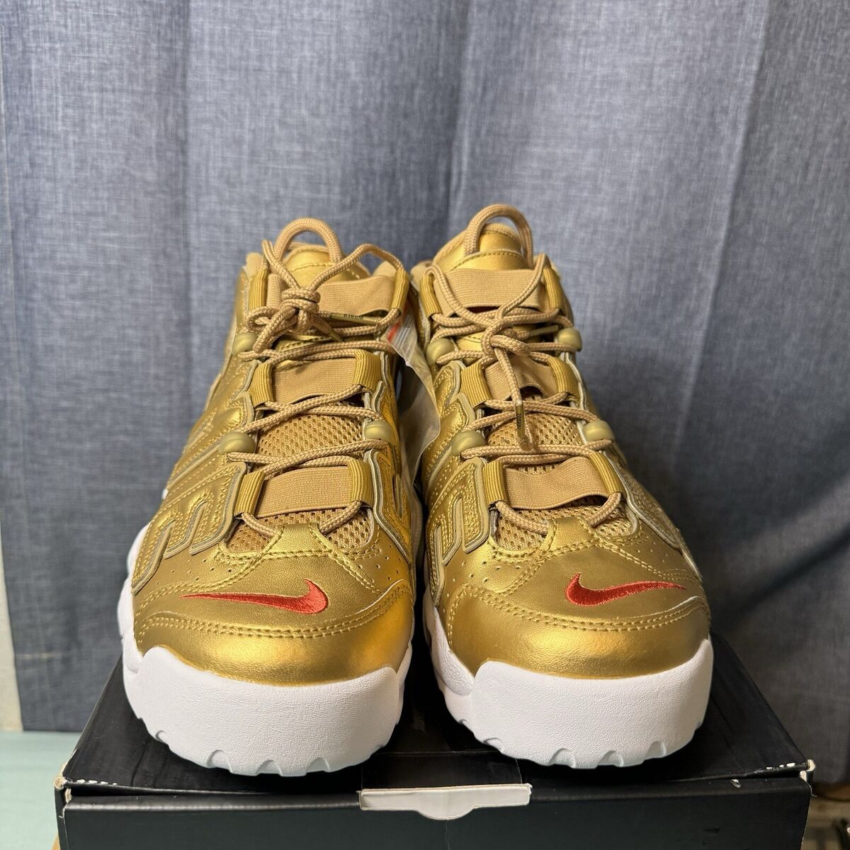 Size 8.5 - Nike Supreme x Air More Uptempo Metallic Gold Size 8.5 - Nike Supreme x Air More Uptempo Metallic Gold