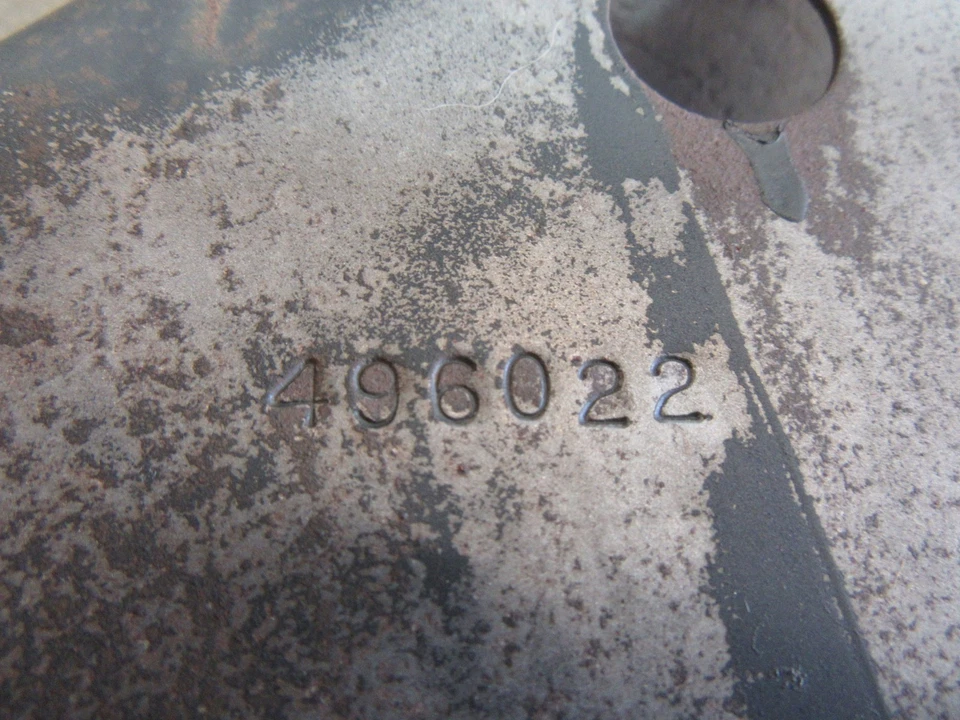 1977 Pontiac Ventura наружная передняя центральная решетка поддержка крепление кронштейн скоба - Изображение 3 из 3