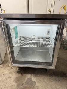 TRUE 27" 1-Section Undercounter Refrigerator w/ 1 Glass Door TUC-27G