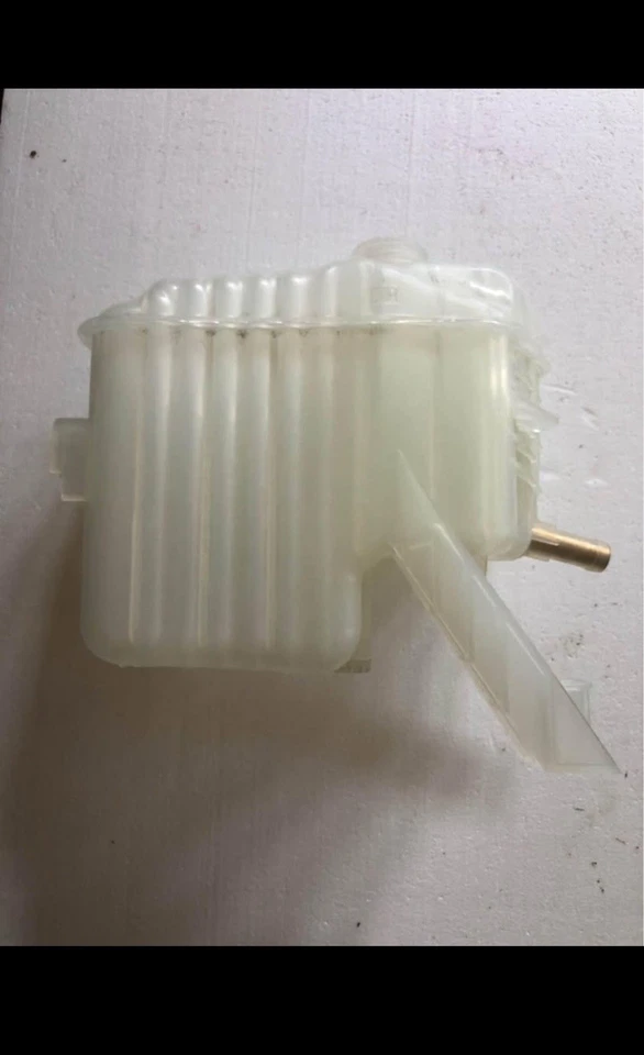 13-15 Chevrolet Silverado GMC Sierra 2500 3500 6.6L Radiator Coolant Surge  Tank - Image 3 of 4