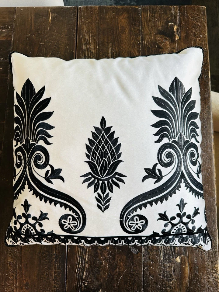 DRANSFIELD & ROSS Pillow Covers (2) DESIGNER ACCENT THROW 20x20” Black White Slk - Image 2 of 4