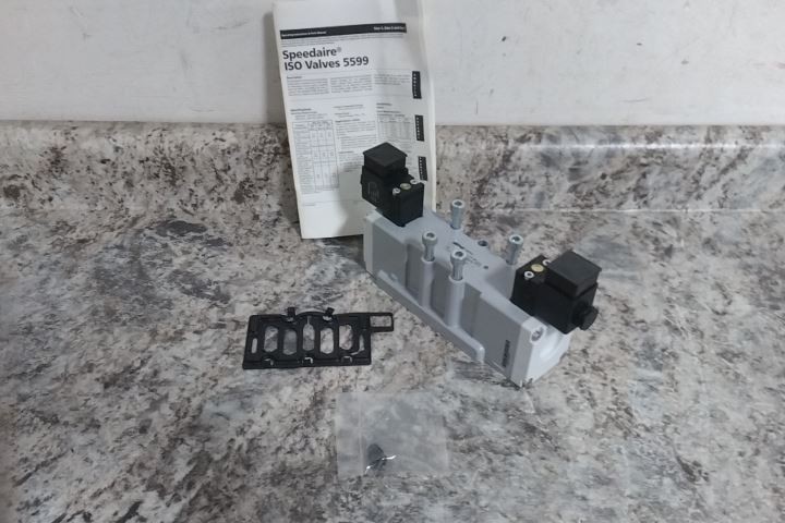 Speedaire 3FFG1 24VDC 6 Max CFM 20 to 145 PSI Solenoid Air Control Valve