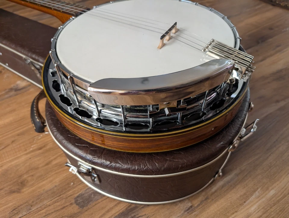 1970s Univox 4 String Bowtie Tenor Banjo W/OHSC Excellent Condition - Image 4 of 4