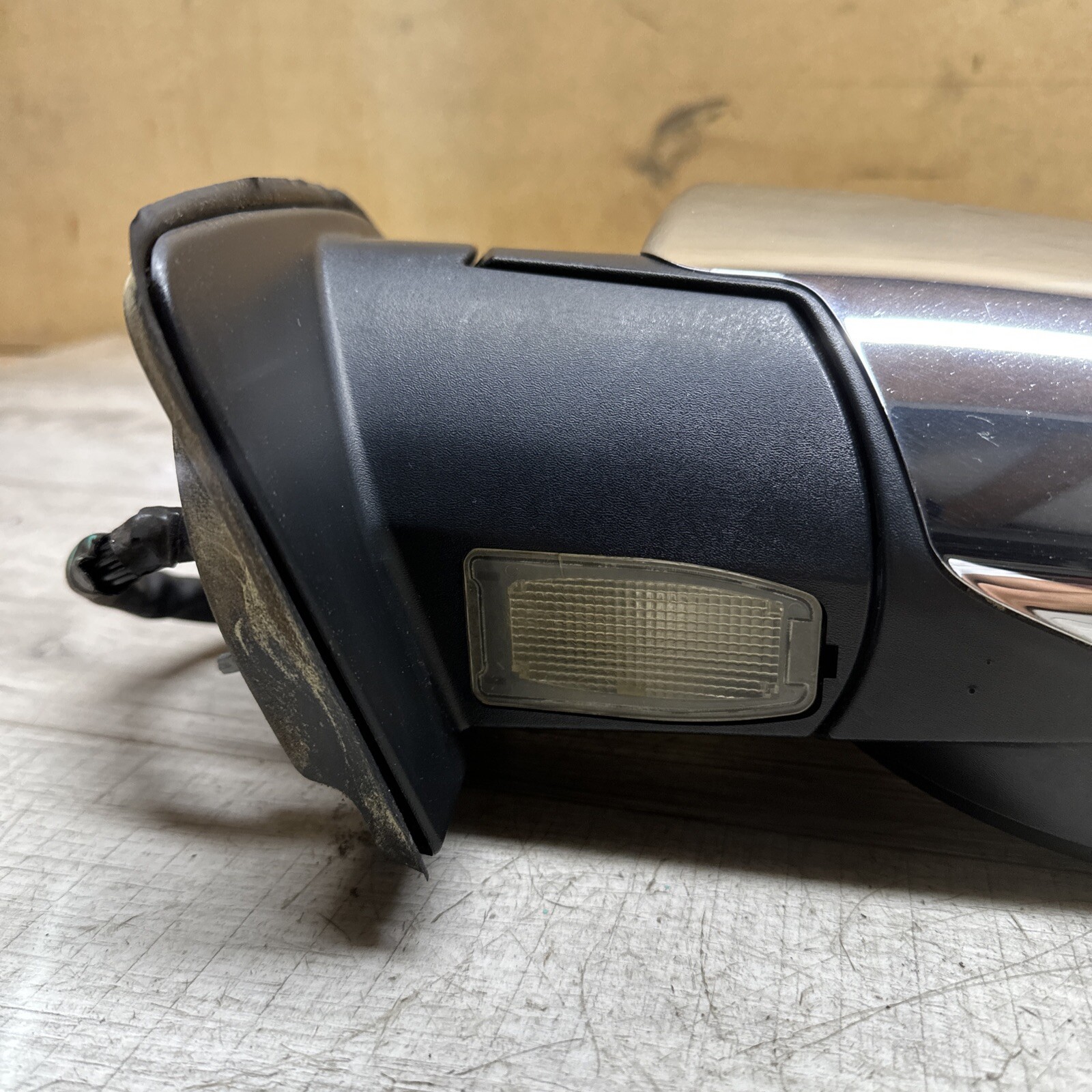 1408569 I 2007 - 15 QX56 Titan LEFT DRIVER DOOR MIRROR TURN SIGNAL 
