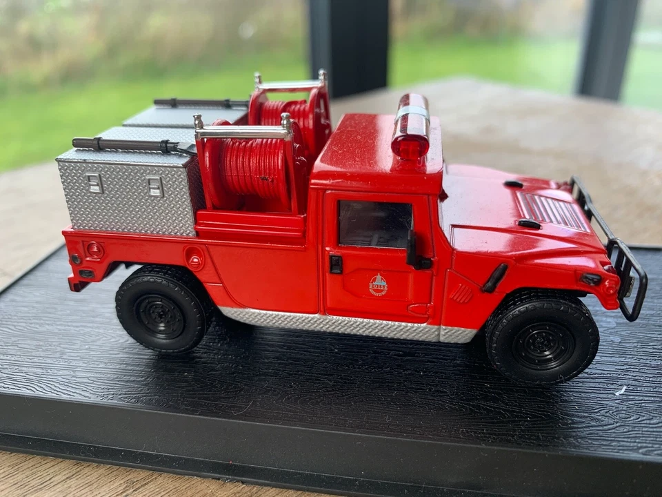Motor de bomberos forestales Hummer 1992 EE. UU. FD pieza trabajo fundido a presión modelo 1:53 Foto 4 de 4