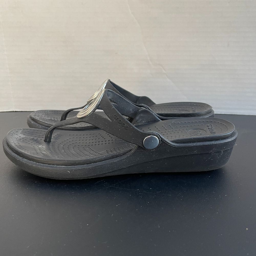 Crocs Black Sanrah Metallic Circle Comfort Wedge Flip Flops Thong Sandals