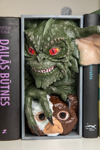 Gremlins Inspired Bookend - 80s Movie Book Nook - Picture 10 of 12