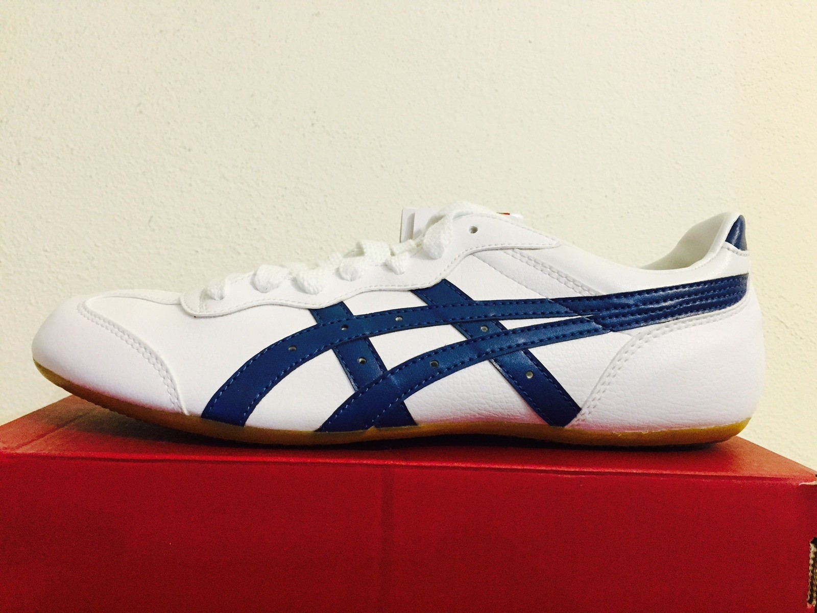 asics whizzer