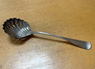CUILLÈRE À SAUPOUDRER argent massif Vieillard Paris coquille 59gr XIXème EUR 125,00 - FR