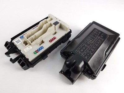 2011 - 2013 Nissan 370Z 3.7L Fuse Box Relay Power Junction Block 284B7-1BN3A OEM