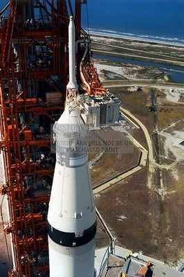 TECHNICIAN ON WHITE ROOM APOLLO STACK SATURN V LAUNCH PAD JUL 4X6 POSTCARD PHOTO