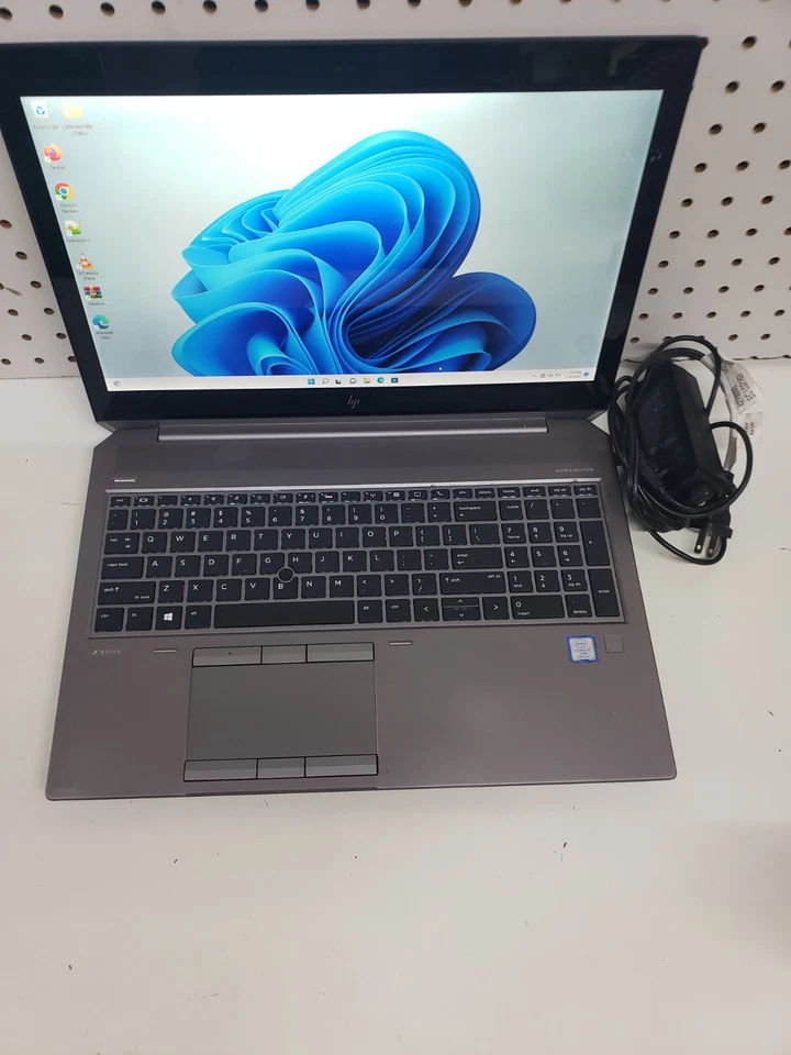 HP ZBOOK 15 G5 15.5" Intel Core i7-8850H 2.60GHz 32GB RAM, 1TB SSD, WIN 11 PRO - Image 3 of 4