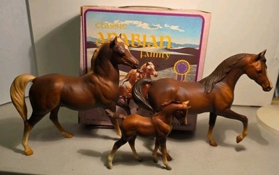 Breyer Desert Arabian Family   Set of 3 Horses w/ Original Box - Style #3055