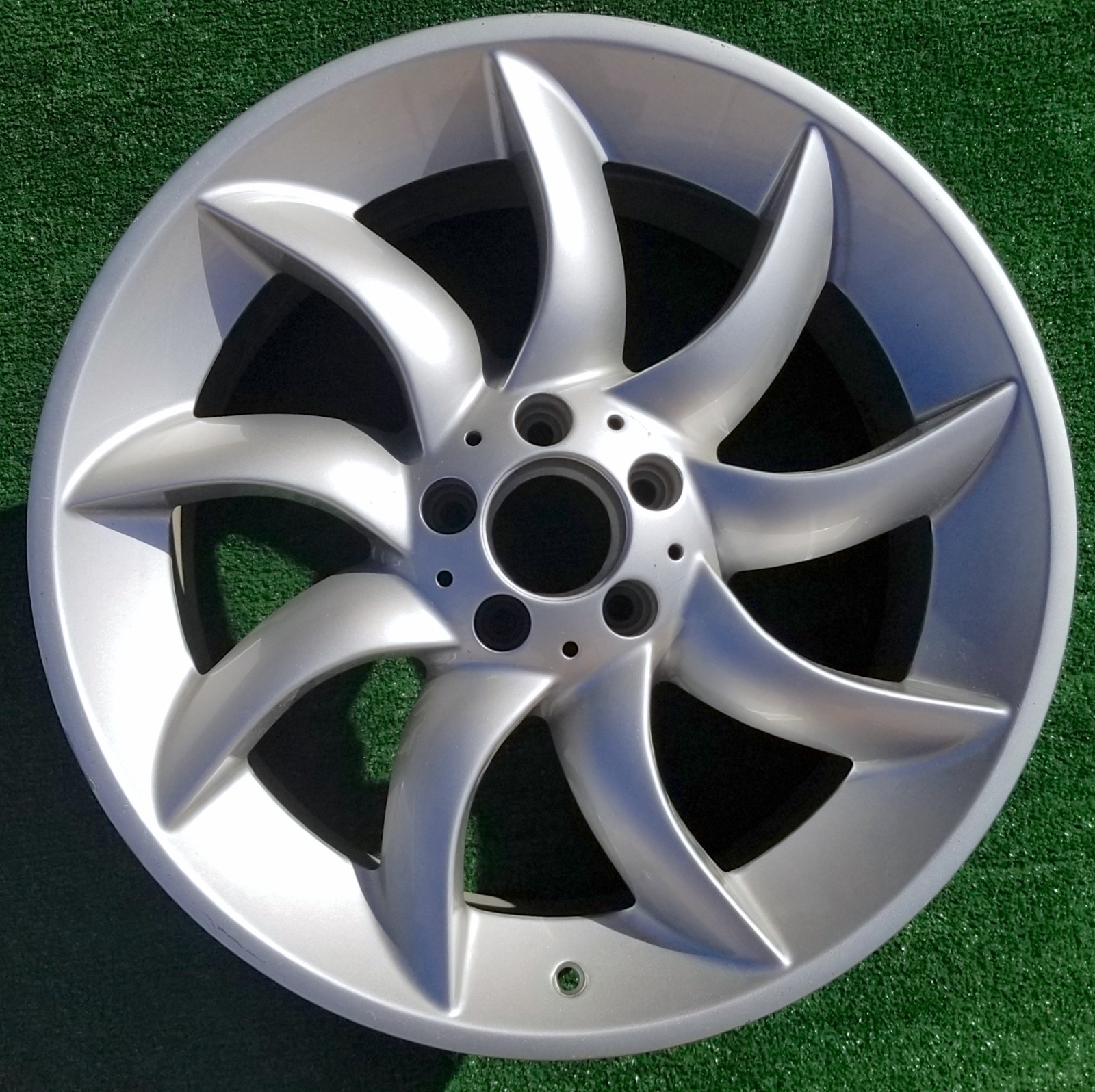 Factory OEM Mercedes Benz McLaren SLR Wheel AMG Right Front A1994010202 65342