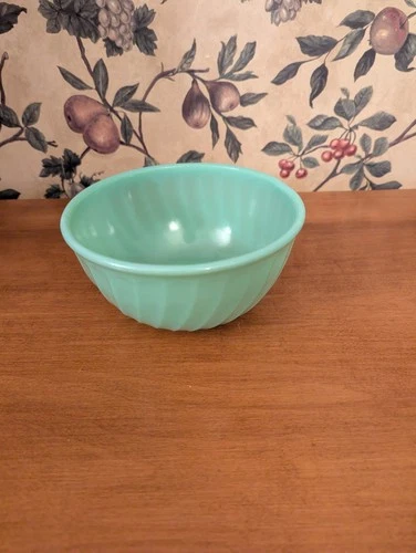 VINTAGE FIRE KING JADITE SWIRL MIXING BOWL 7"