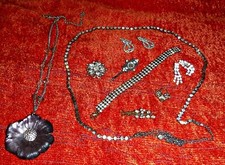 *A LOT OF VINTAGE COSTUME JEWELLERY DIAMANTE EXQUISITE COLLECTION 9 PIECES TOTAL
