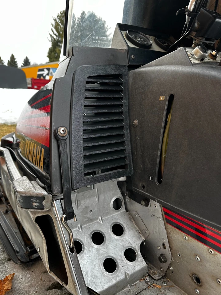 Yamaha Enticer ET340 Body, black hood vent, 8F3-77131-00-00 - Image 2 of 3