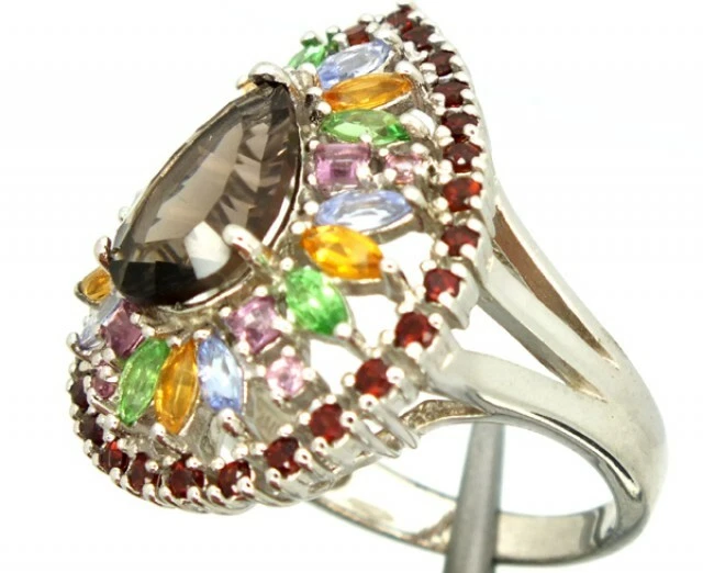 Anillo único para mujer de cuarzo ahumado en forma de pera con detalles de piedras preciosas multicolores Foto 3 de 4