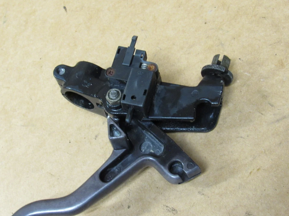 1986 川崎 Voyager ZN1300 离合器杆鲈鱼组件 — 第 3/4 张图片