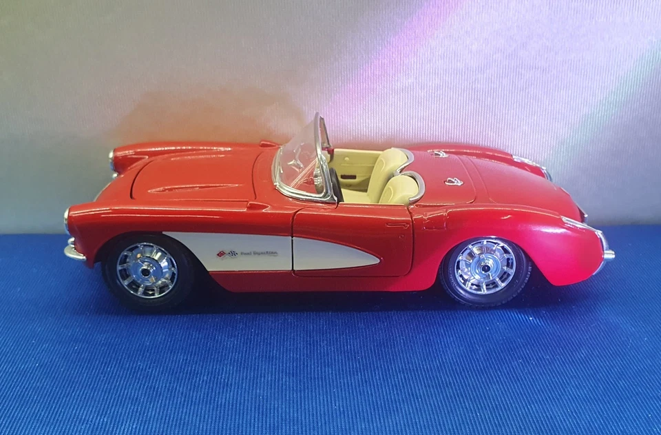 COCHE CHEVROLET CORVETTE 1957 1:24 BURAGO ROJO - Imagen 3 de 4