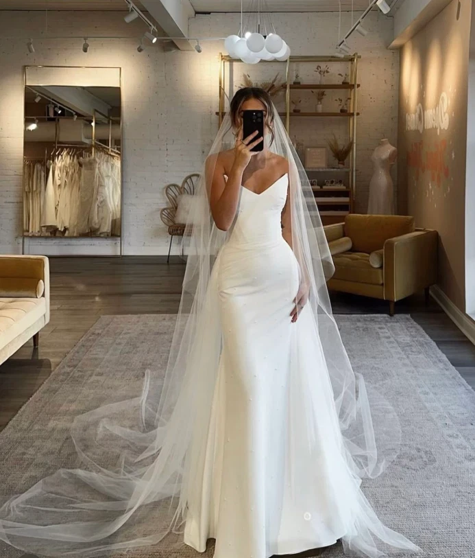 Vestidos de novia simples de satén de sirena vestidos de novia fruncidos blancos marfil Foto 4 de 4