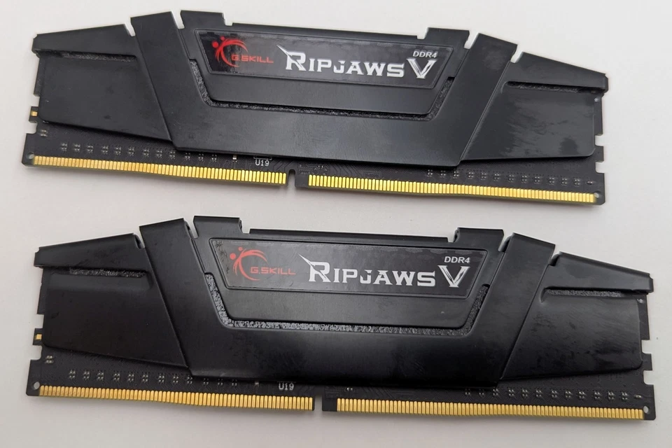 G. SKILL Ripjaws V 16GB Kit 2x8GB DDR4 3200 MHz PC4-25600 RAM F4-3200C16D-16GVKB - Image 2 of 4
